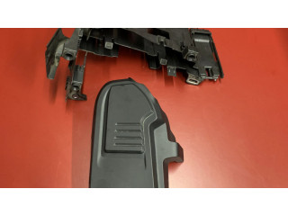 Другая деталь отсека двигателя