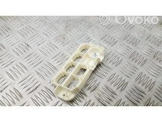 Другая деталь отсека двигателя