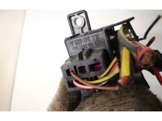 Блок предохранителей 8l0941822a Skoda Superb B5 (3U)