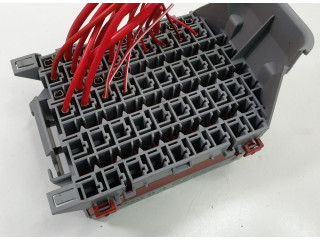 Блок предохранителей  9162439   Volvo V70    