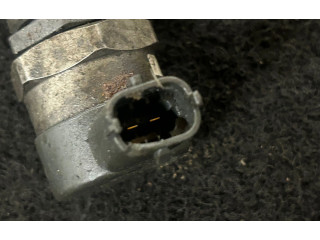 Топливная рампа 8699179, 004878L2 Volvo V70