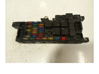 Блок предохранителей 8678449, 518826011 Volvo XC90