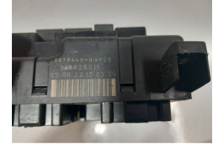 Блок предохранителей 8678449, 518826011 Volvo XC90