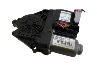 Масляный насос   1T0959702S, 402303B  Skoda Octavia Mk2 (1Z) 