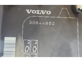 Блок предохранителей 6G9T14A076, 30644652 Volvo V70