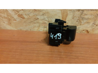 Кнопка крюка в багажнике