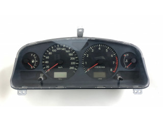 Přístrojová deska Toyota Avensis T220 2000 8380005230, 00357462001