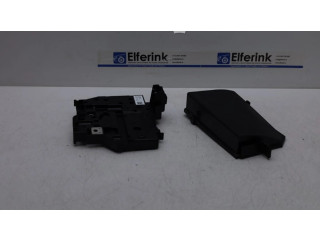 Блок предохранителей 8889877787, 32265898 Lynk & co 01