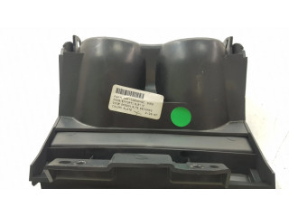 Передний держатель чашки