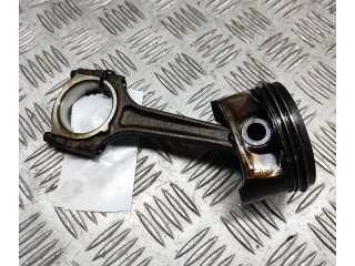 Píst 55571102 Opel Astra J A 14 XER