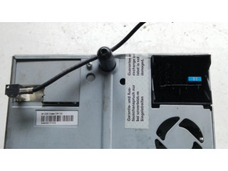 Радио/ проигрыватель CD/DVD / навигация