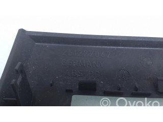 Другая деталь салона