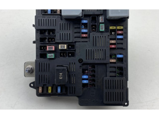 Блок предохранителей 32268453 Volvo S60