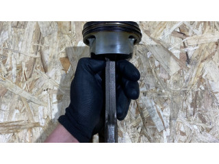 Píst 784323704, 111213678 BMW 5 F10 F11 pro benzínový motor 4.4