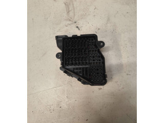 Блок предохранителей 8D1941824 Skoda Octavia Mk1 (1U)