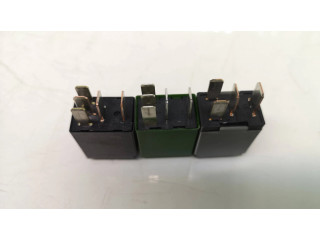 Блок предохранителей 13222786, 13500587 Chevrolet Orlando