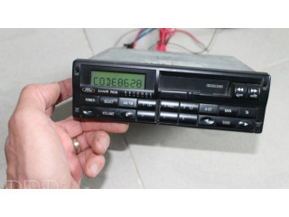 Радио/ проигрыватель CD/DVD / навигация