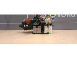 Блок предохранителей MB953355 Mitsubishi Carisma