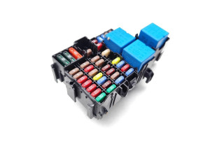 Блок предохранителей 8200766081, 1801618 Dacia Sandero