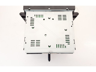 Радио/ проигрыватель CD/DVD / навигация