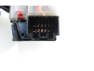 Ручка стеклоочистителей Mazda 3 I