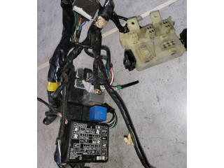 Pojistková skříňka MR563564 Mitsubishi L200 2004