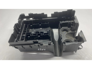 Pojistková skříňka 68239267 Chrysler Pacifica 2017