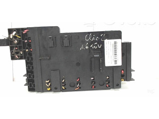 Блок предохранителей 7700415565 Renault Clio II