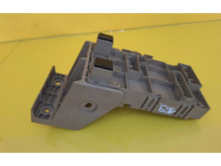 Блок предохранителей  82201FG010   Subaru Forester SF    