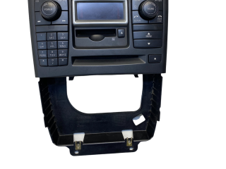 Радио/ проигрыватель CD/DVD / навигация