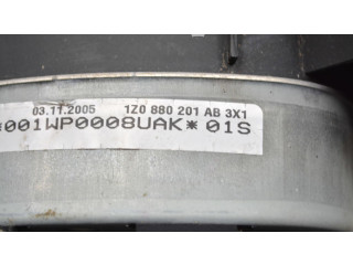 Подушка безопасности водителя 1Z0880201AB Skoda Octavia Mk2 (1Z)