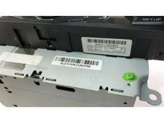 Радио/ проигрыватель CD/DVD / навигация