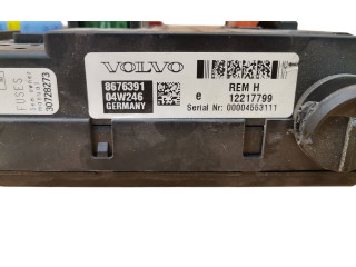 Блок предохранителей 8676391, 12217799 Volvo XC90