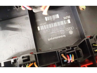 Блок предохранителей 3c0937049ah Skoda Octavia Mk2 (1Z)