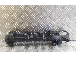 Топливная рампа 06A133317A   Volkswagen Golf IV  