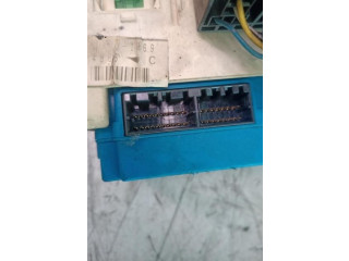 Pojistková skříňka MR445952, 4M41 Mitsubishi Pajero 1