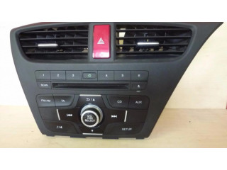 Радио/ проигрыватель CD/DVD / навигация