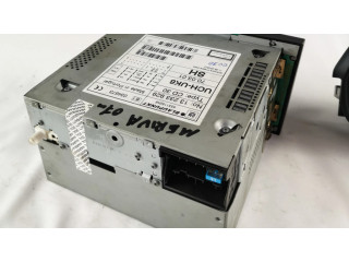 Радио/ проигрыватель CD/DVD / навигация