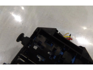   Pojistková skříňka 8200003634   Renault Clio III 2007