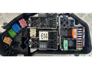 Pojistková skříňka 7L0937615 Porsche Cayenne (92A) 2011