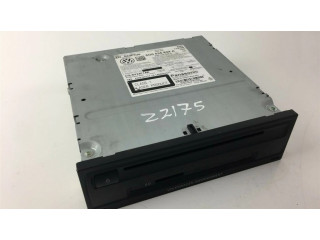 Радио/ проигрыватель CD/DVD / навигация