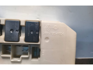 Блок предохранителей  356231D   Renault Clio III    