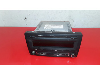 Радио/ проигрыватель CD/DVD / навигация