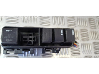   Pojistková skříňka    Mazda 2 2003