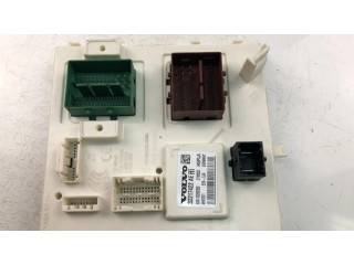 Блок предохранителей  32217422AE   Volvo V60    