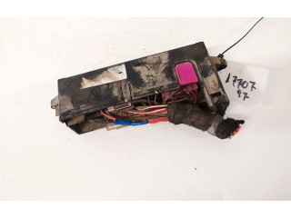 Блок предохранителей     Volkswagen Touran I    