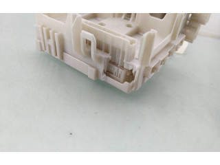 Блок предохранителей 827300H030, 827300H030A Peugeot 108