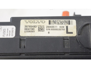 Блок предохранителей  30765483, 28044511   Volvo V70    