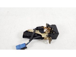 Zámek zadních dveří 69110-02010   Toyota Matrix (E130) 2003