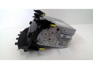 Радио/ проигрыватель CD/DVD / навигация